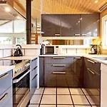 Luxury Pool House Retreat - By Traum Holiday home