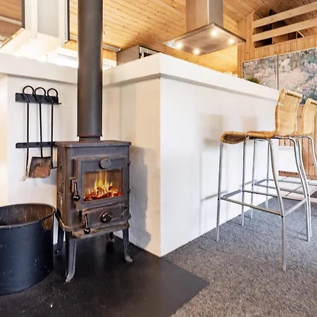 Luxury Pool House Retreat, Saltum